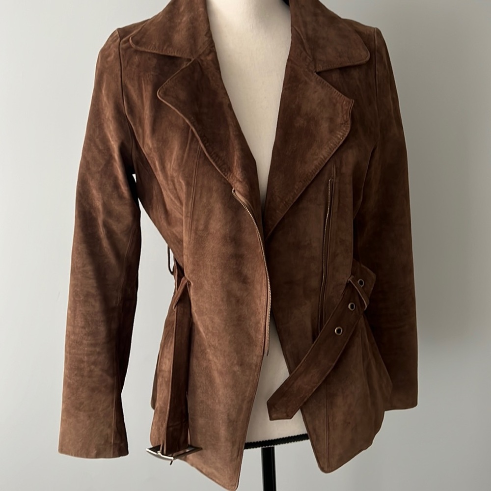 Gorgeous, chocolate brown leather belt, a jacket blazer from ecru